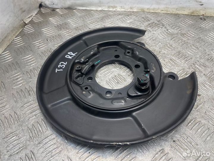 Щит опорный задний правый Nissan Qashqai J11