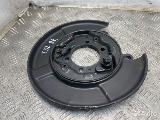 Щит опорный задний правый Nissan Qashqai J11