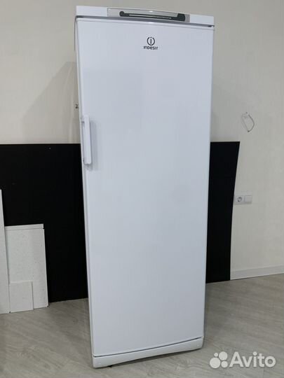 Холодильник indesit