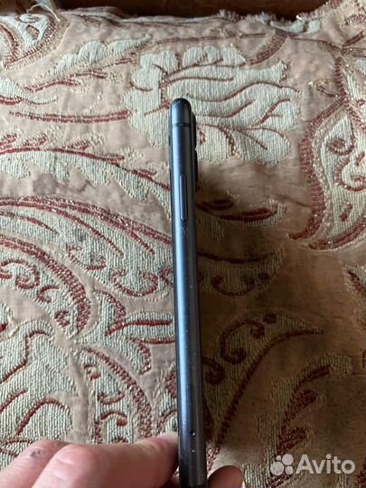 Телефон iPhone 11