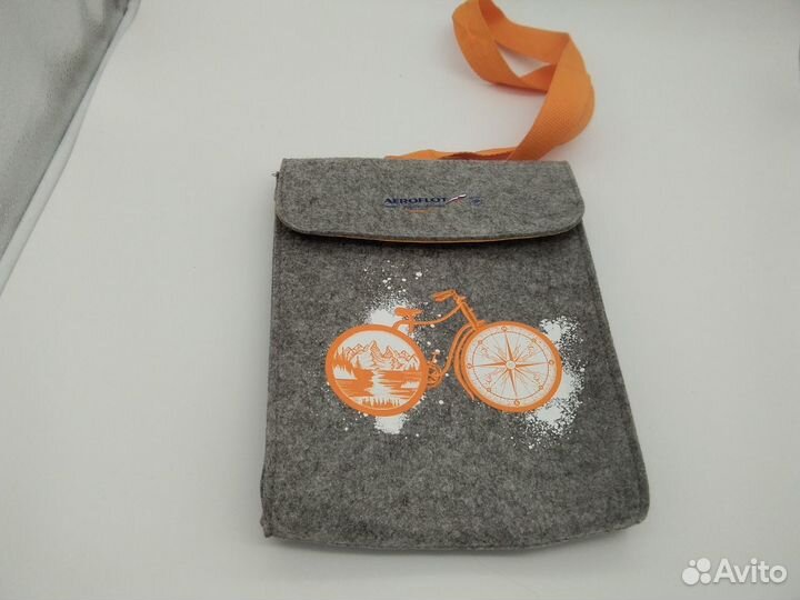 Детские рюкзаки, планшеты и сумочки