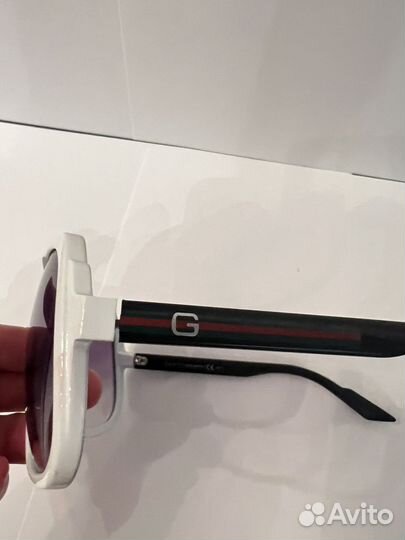 Солнцезащитные очки Gucci белые - унисекс