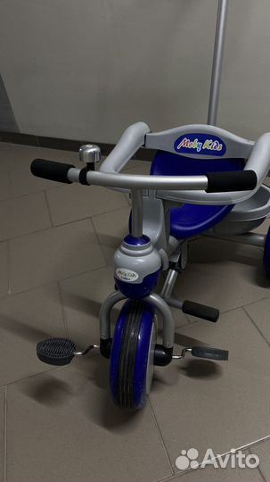 Детский велосипед с ручкой