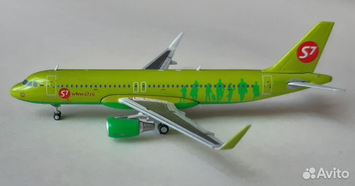 Модель самолета А 320-214WL VP-BOL 