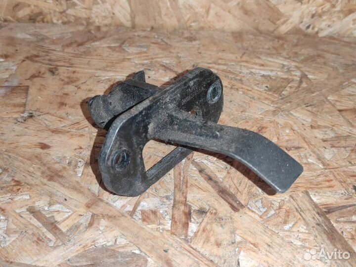 Ограничитель двери Volkswagen Caddy 2KA 1.9 BLS