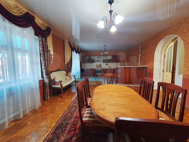 Дом 444 м² на участке 7,5 сот.