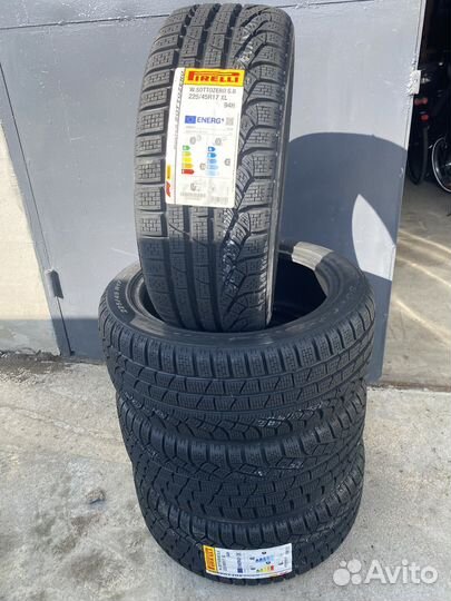 Pirelli Sottozero Winter 240 225/45 R17 94H