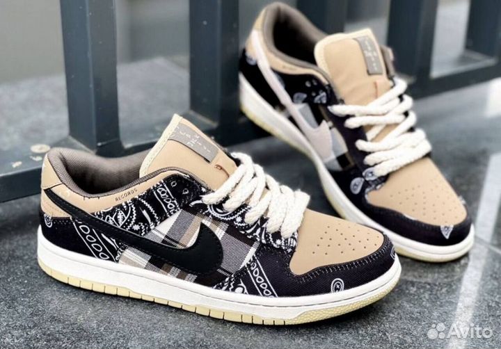 Nike SB Dunk Low x Travis Scott