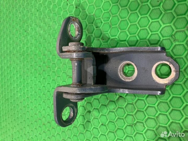 Петля двери нижняя задняя левая Acura Mdx YD2