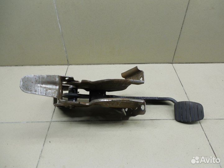 Педаль тормоза Sandero 2014