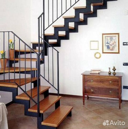 Лестница на металлокаркасе