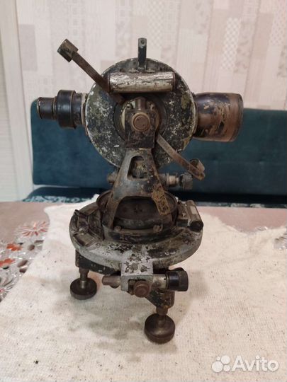Старинный теодолит 1933г