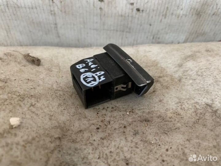 Кнопка центрального замка Audi A4 B6