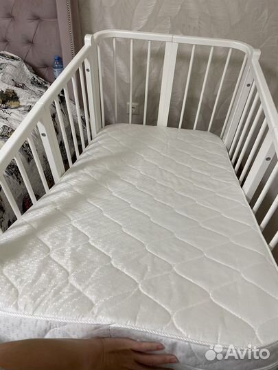 Детская кроватка с продольным маятником