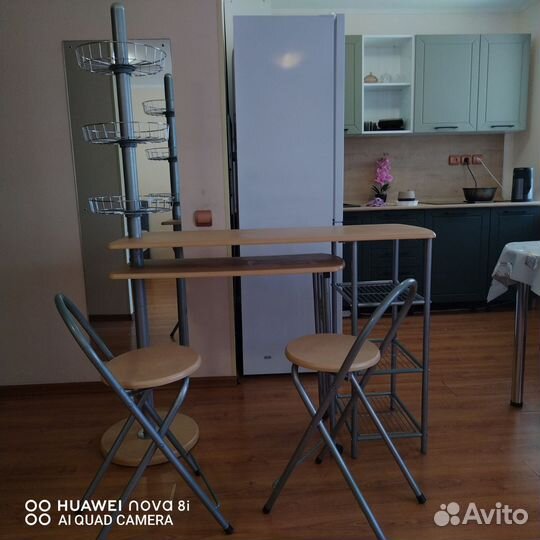 Барная стойка и 2 стула