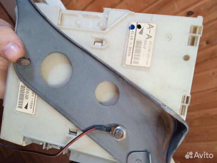 Блок предохранителей салона Toyota Mark X седан