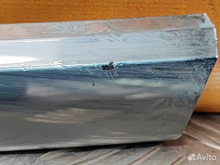 Накладка решетки радиатора правая Mitsubishi
