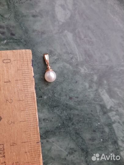 Подвеска из розового золота с жемчугом