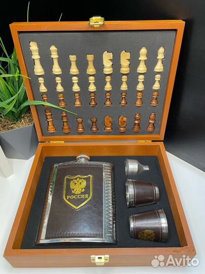 Походный набор (фляжка/шахматы)