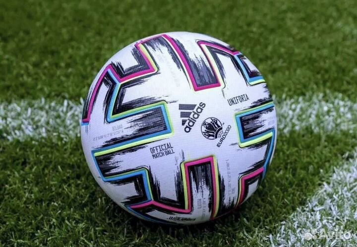 Футбольный мяч adidas