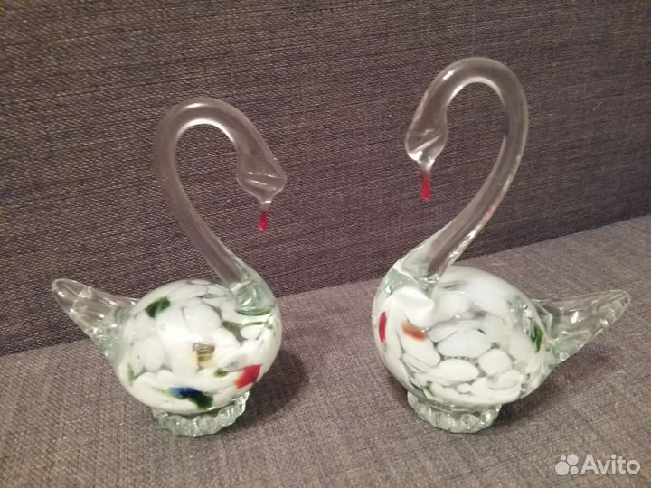 Лебеди из цветного гутного стекла винтаж