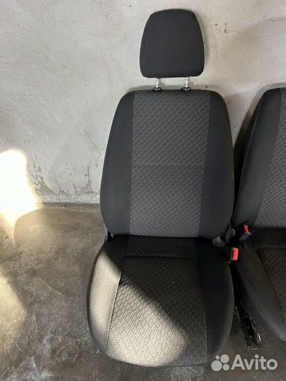 Передние Сиденья от LADA granta