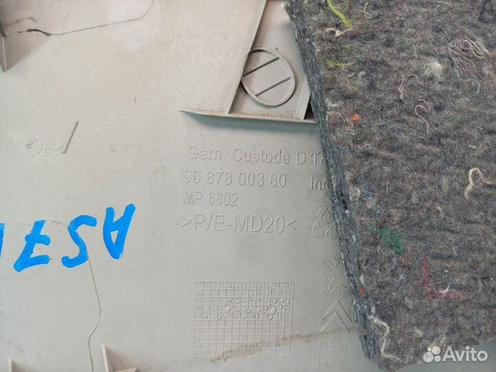 Обшивка задней стойки правой Peugeot 3008 1.6