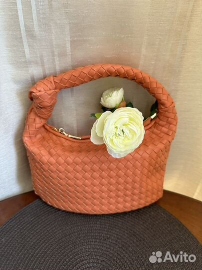 Сумочка бренда Melie Bianco