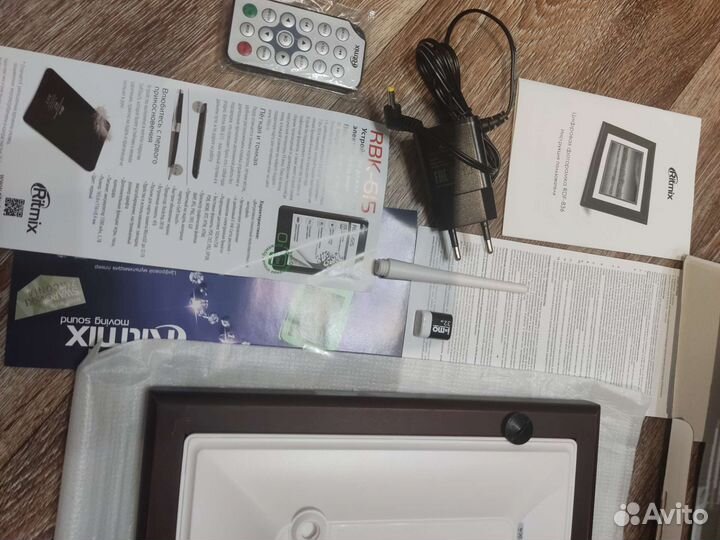 Цифровая рамка фоторамка Новая Ritmix RDF-836