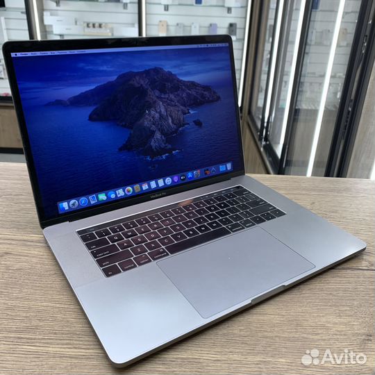 Apple MacBook Pro 15” Retina with Touch Bar (2016)