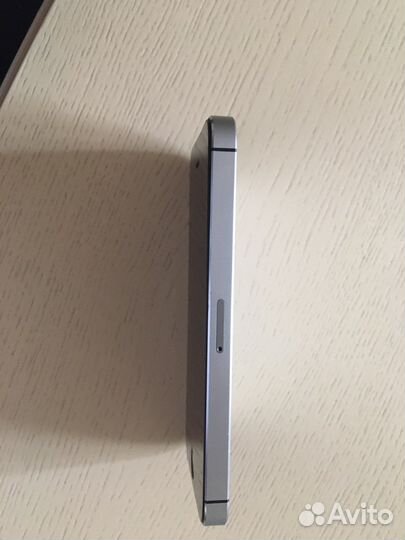 Телефон iPhone 5s
