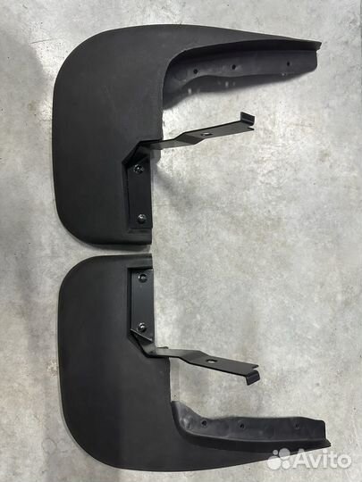 Брызговик передний правый ford transit с 2006