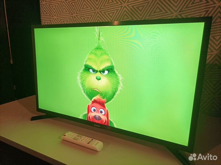 Большой яркий Samsung 32