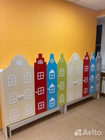 Шкафы в раздевалку детского сада. Шкафчики в садик