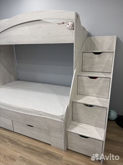 Продаю двухъярусную кровать