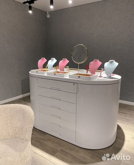 Тумба с выездными ящиками