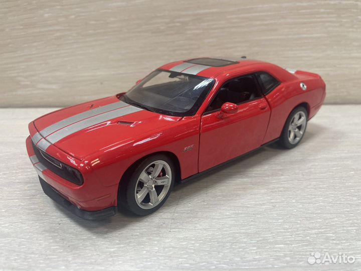 Модель автомобиля Dodge Chalenger 2012 1:24