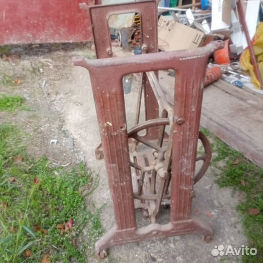 Станина от швейной машинки