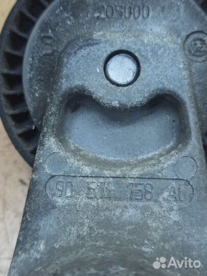 Натяжной ролик приводного ремня Opel Meriva A