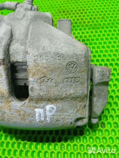 Суппорт правый volkswagen Passat B7 передний