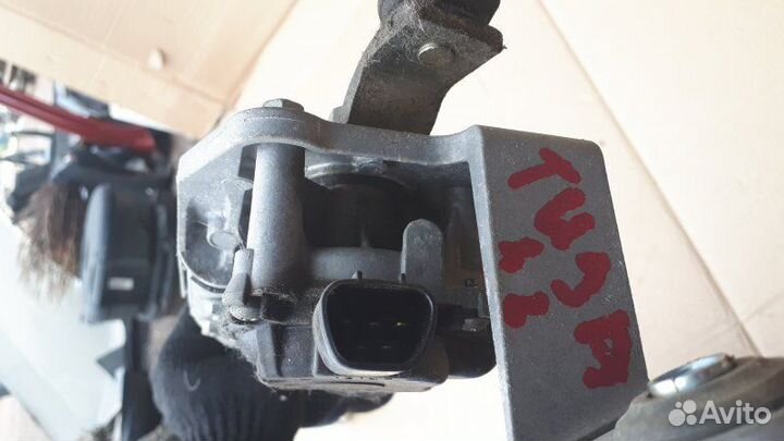 Мотор стеклоочистителя передний Nissan Tiida Latio