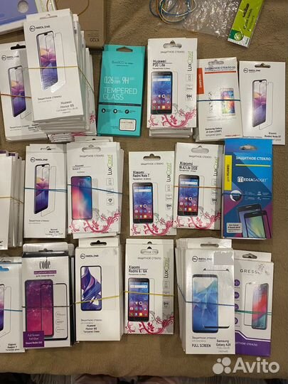 Защитные стекла и чехлы