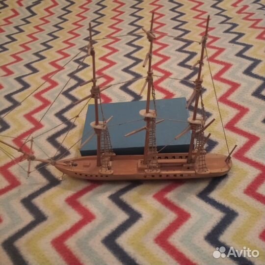 Модель парусника из дерева