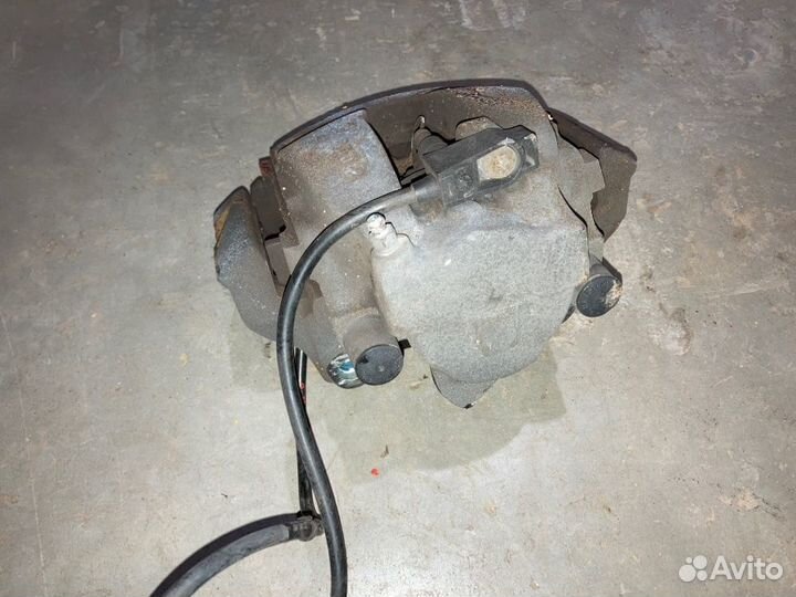 Суппорт передний левый Mercedes-Benz E-Class W210