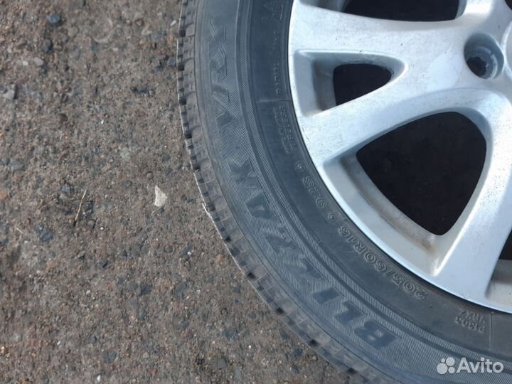 Bridgestone Blizzak VRX 205/60 R16