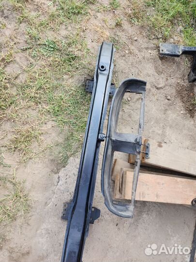 Усилитель переднего бампера бмв е90