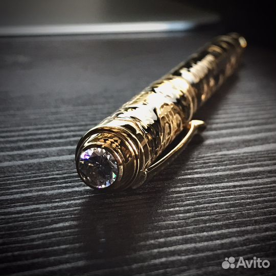 Ручка украшенная золотом с именной гравюрой