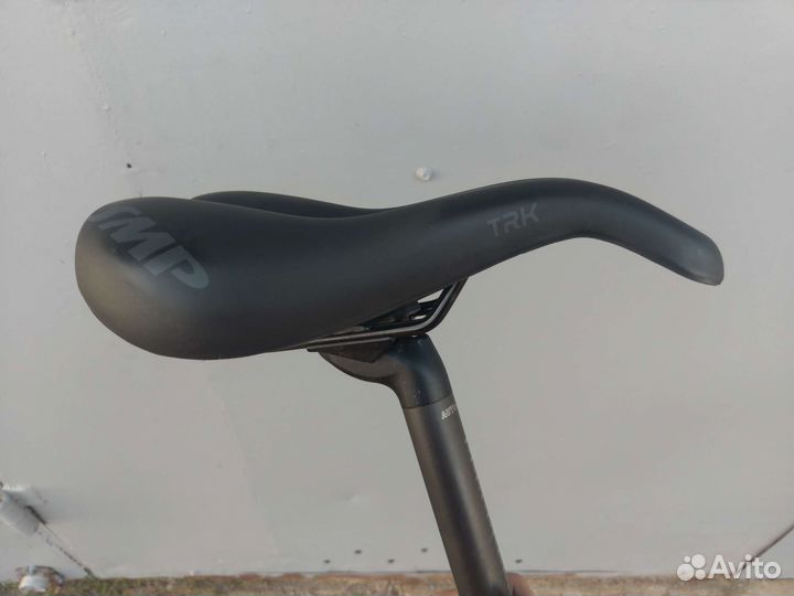 Колёса бескамерные, седло Selle SMP TRK и др з/ч