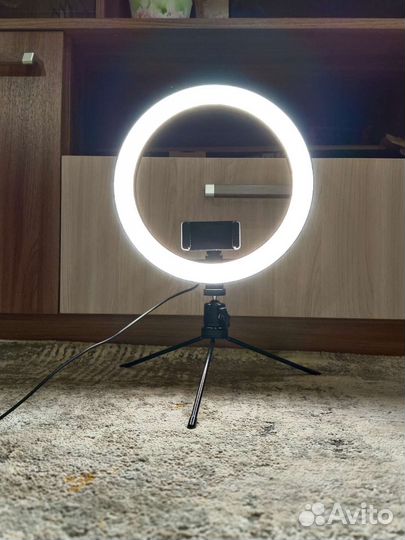 Кольцевая светодиодная лампа