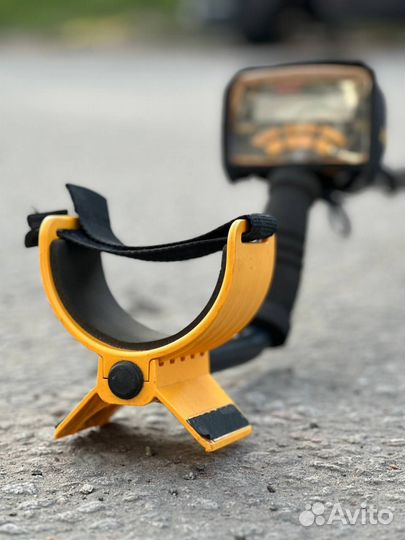 Металлоискатель (глубина до 100 см) б/у